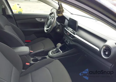 2022 Kia Forte Lxs z USA, uszkodzony, nr VIN 3KPF24AD2NE459185